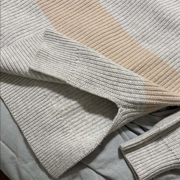 Tuckernuck Beige and Cream Ribbed Turtleneck Sweater Soze Medium - Picture 8 of 8